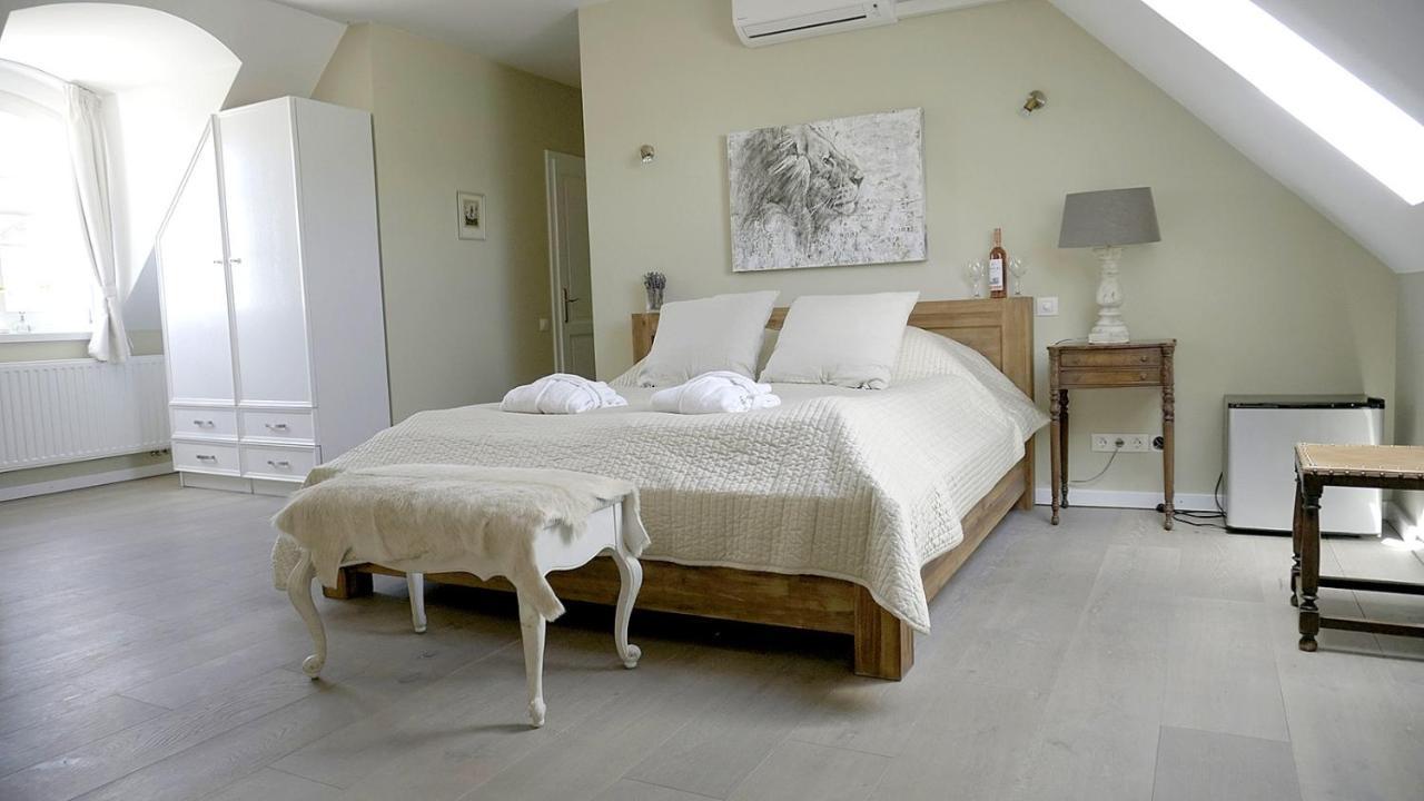 Liszkay Borkuria Hotel Monoszlo ภายนอก รูปภาพ
