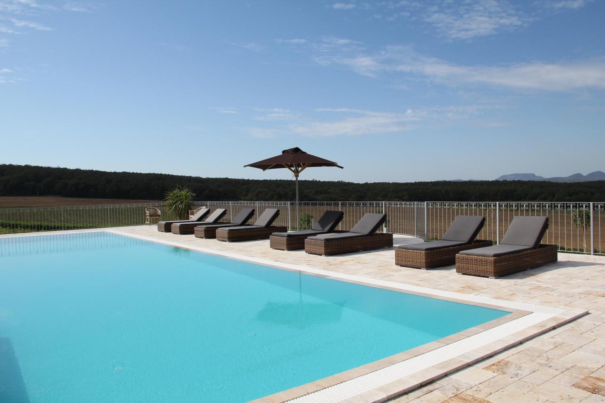 Liszkay Borkuria Hotel Monoszlo ภายนอก รูปภาพ