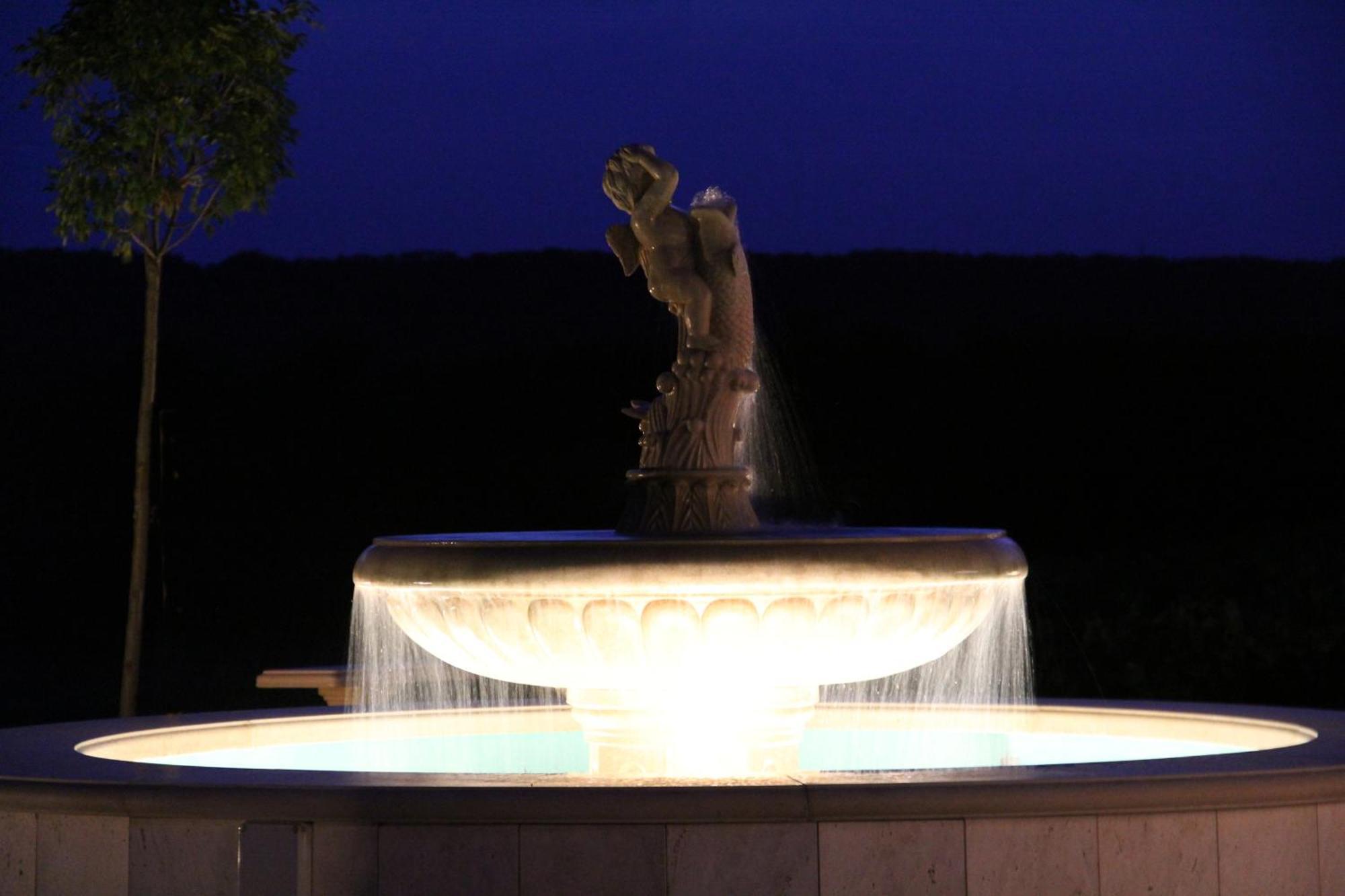 Liszkay Borkuria Hotel Monoszlo ภายนอก รูปภาพ