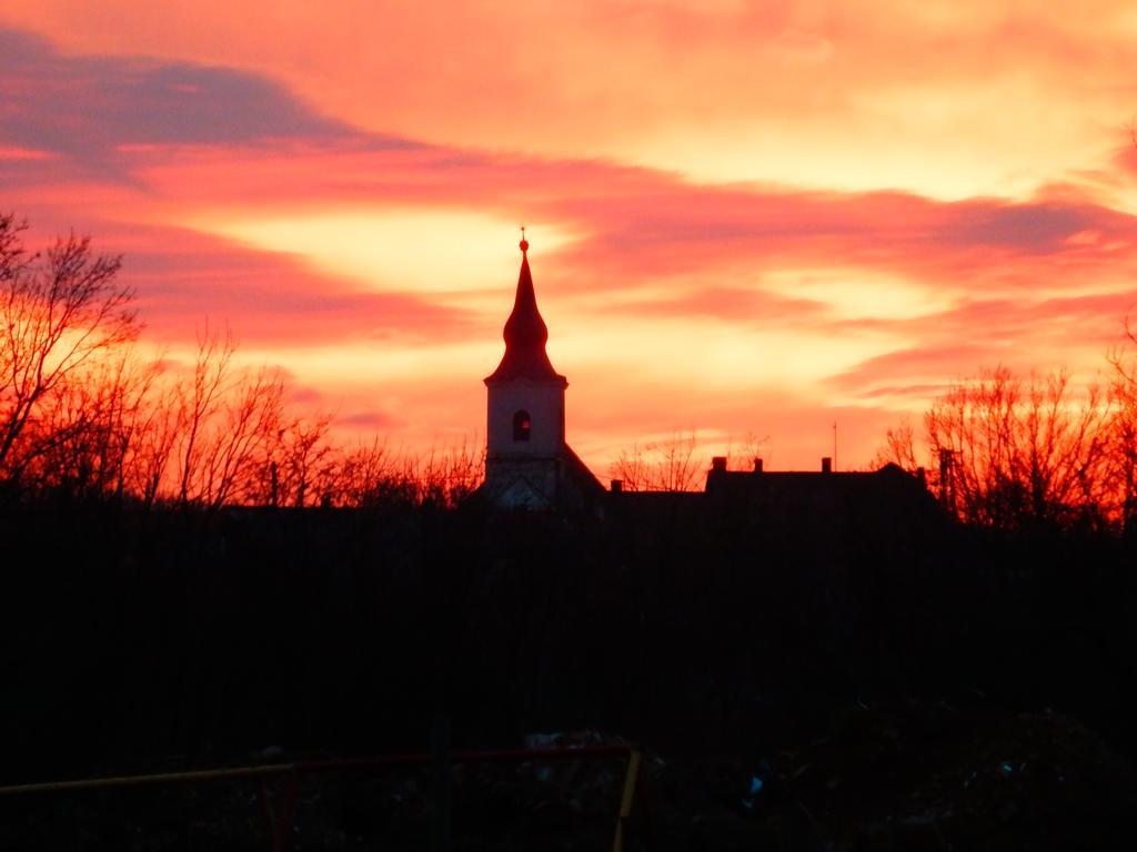 Liszkay Borkuria Hotel Monoszlo ภายนอก รูปภาพ