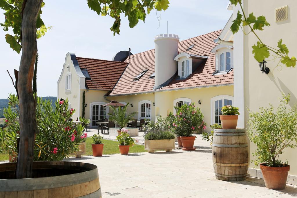 Liszkay Borkuria Hotel Monoszlo ภายนอก รูปภาพ
