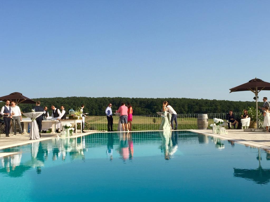 Liszkay Borkuria Hotel Monoszlo ภายนอก รูปภาพ